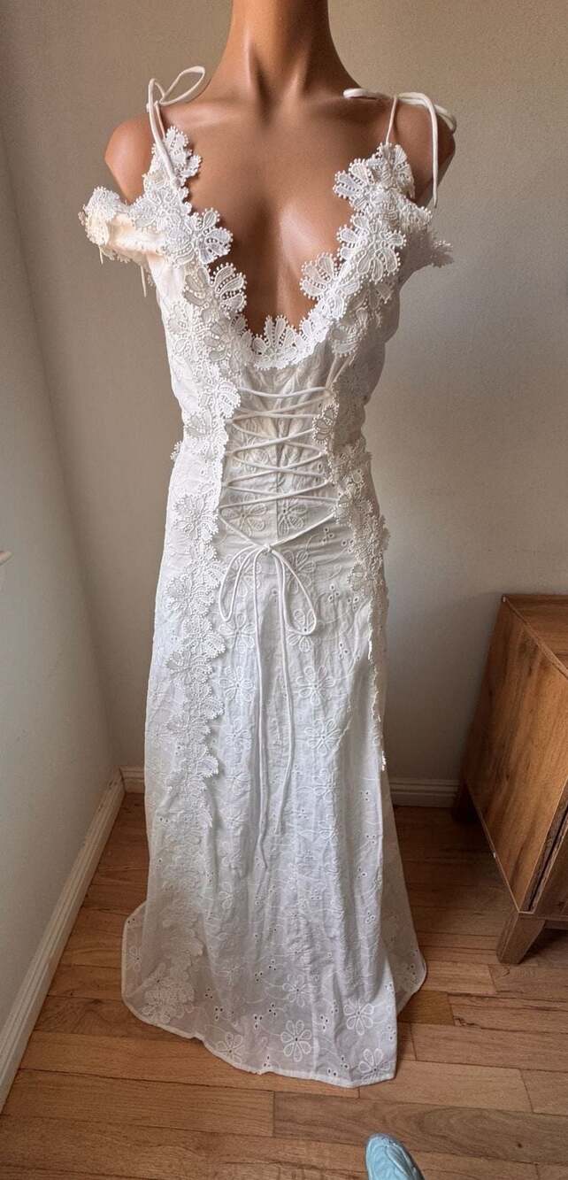 Fore White Eyelet Embroidered Lace-Up Side Maxi Bridal Dress small Like New